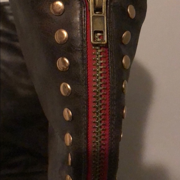 Boots - Picture 3 of 6